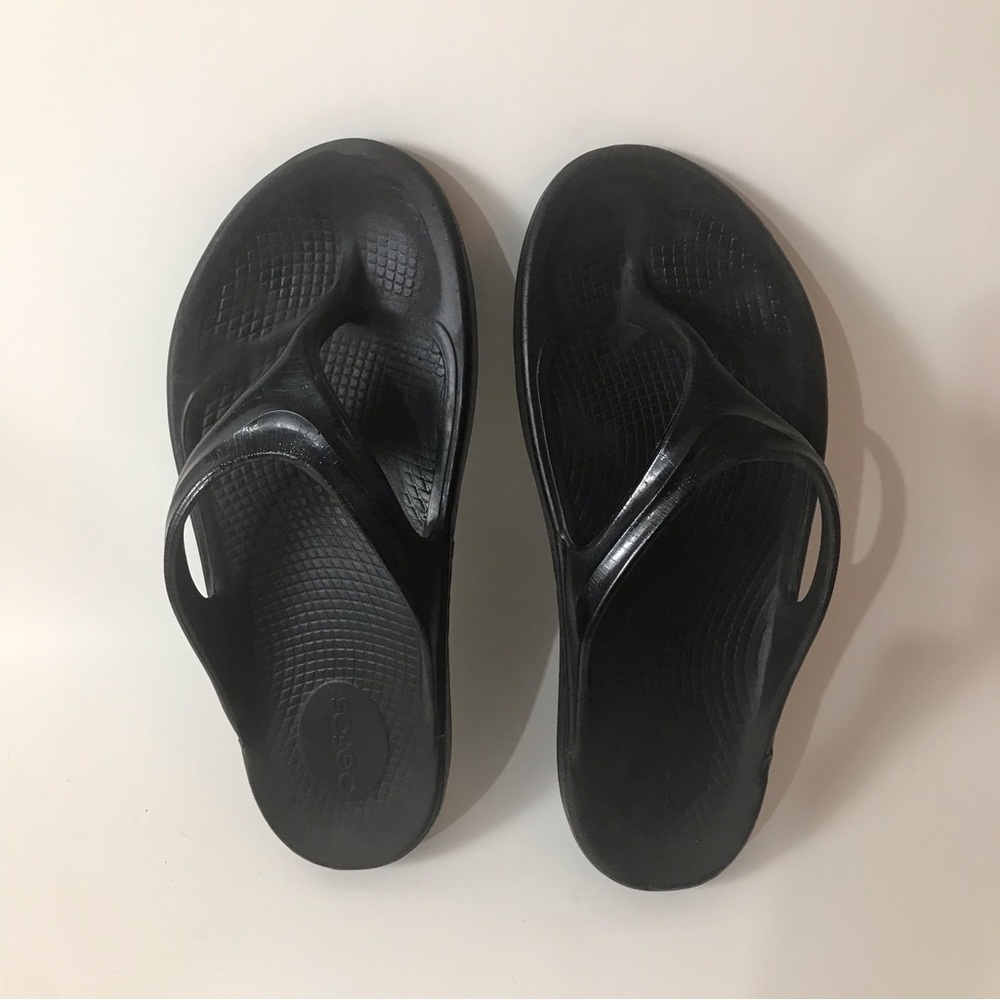 OOFOS Black Women's Sandals